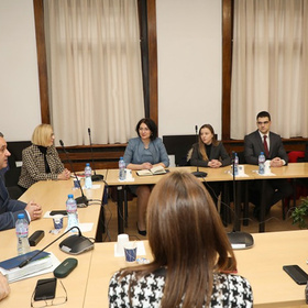 studenti-ot-nbu-min-na-otbranata_280x280_crop_478b24840a