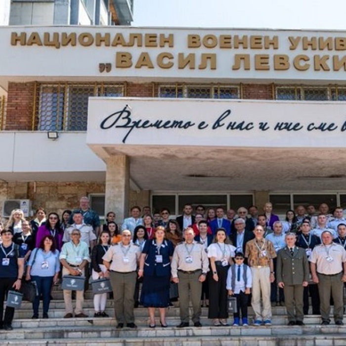 017_700x700_crop_478b24840a