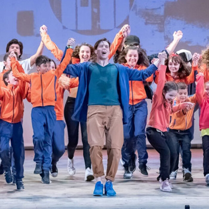 svetlinata-na-tanca-v-duma_700x700_crop_478b24840a