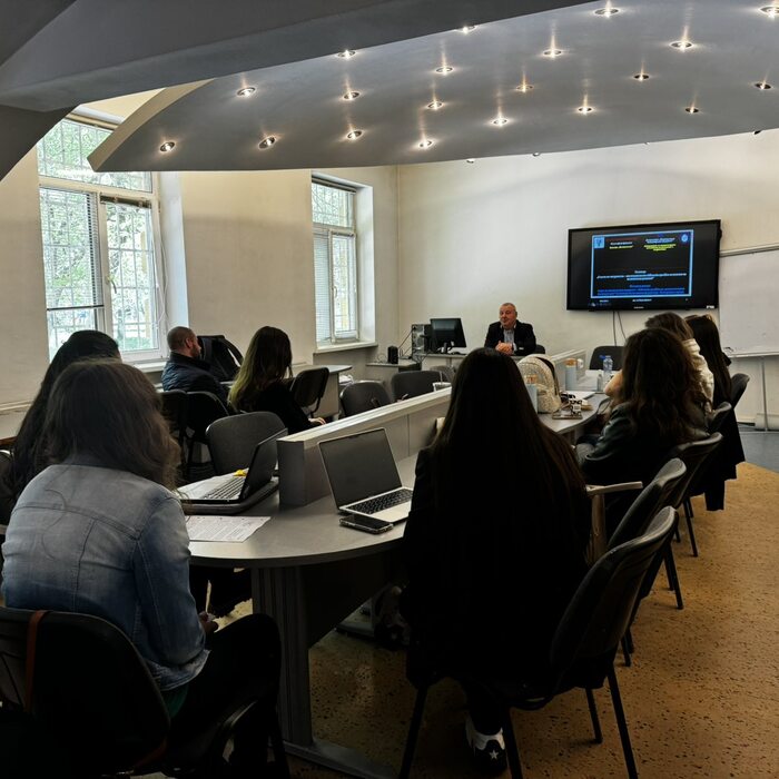 1712594375535_700x700_crop_478b24840a